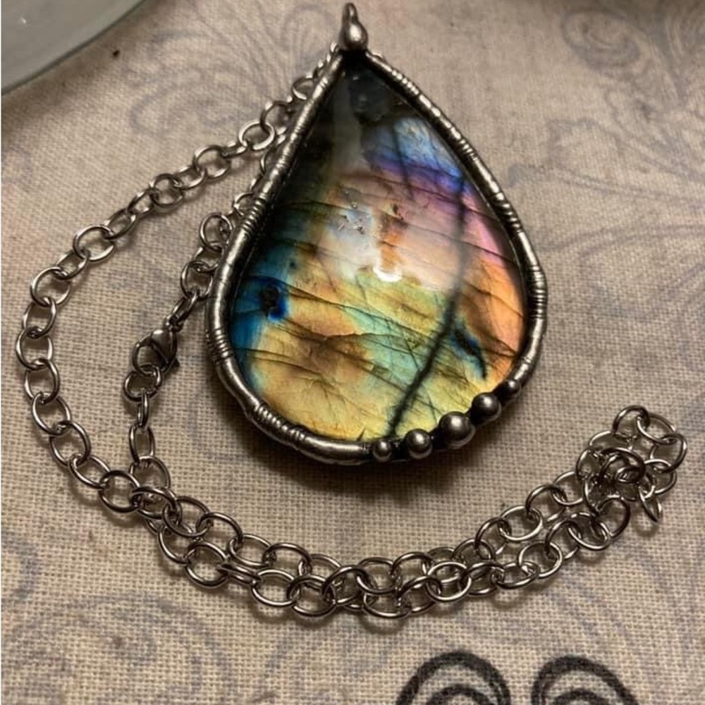 Brand New and Unworn 16” OOAK Brimstone Bindings Labradorite necklace